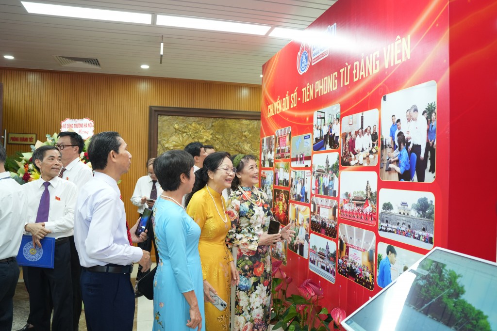 Triển lãm đánh dấu những thành tựu nổi bật trong chuyển đổi số của địa phương