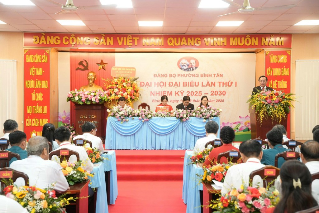 Chủ tịch UBND phường Bình Tân Nguyễn Văn Sử báo cáo 