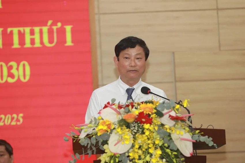 Ông Võ Văn Minh, Phó Bí thư Thành ủy, Chủ tịch HĐND TP.HCM, phát biểu tại đại hội. 