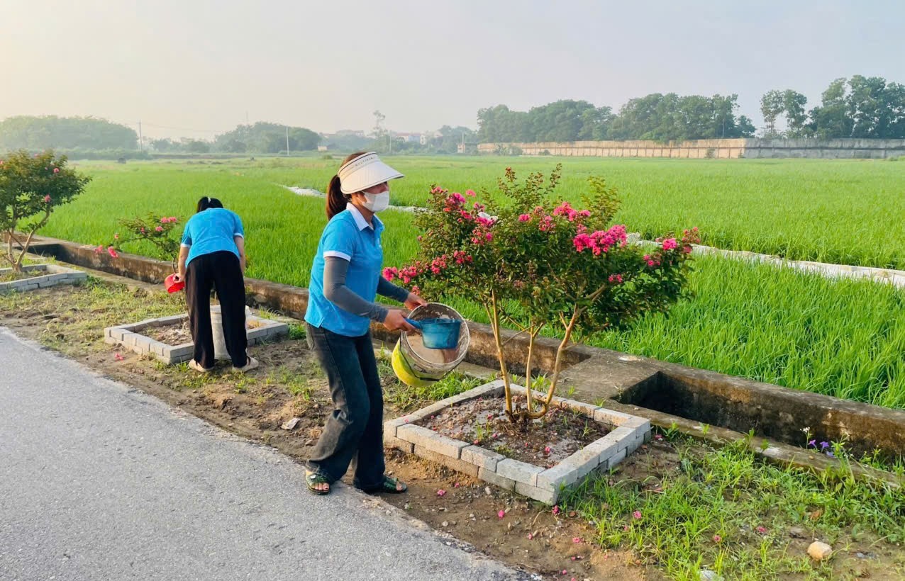 Phụ nữ xã Thư Lâm chung tay xây dựng môi trường xanh, sạch, đẹp