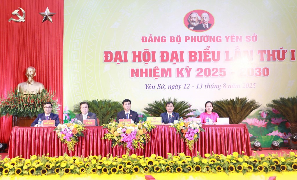 Đoàn Chủ tịch Đại hội