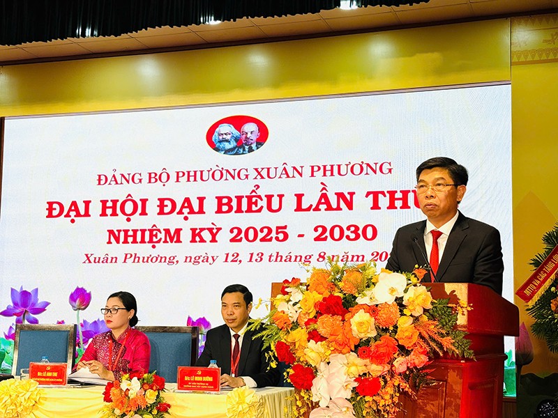 Bí thư Đảng ủy phường Xuân Phương Lâm Quang Thao phát biểu khai mạc Đại hội 