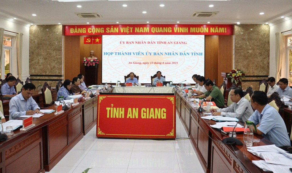Quang cảnh cuộc họp