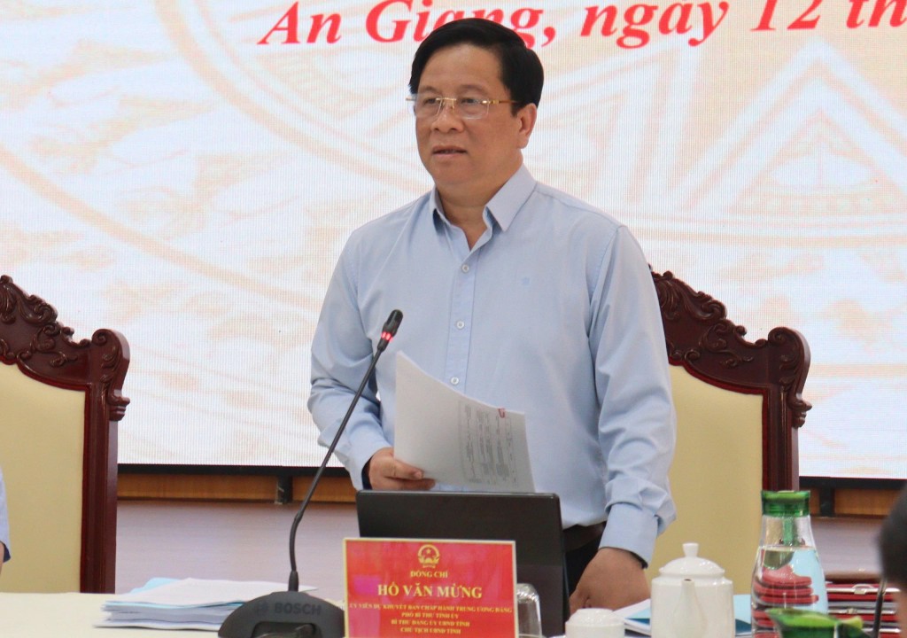 Ủy viên dự khuyết Ban Chấp hành Trung ương Đảng, Phó Bí thư Tỉnh ủy, Chủ tịch UBND tỉnh An Giang Hồ Văn Mừng phát biểu chỉ đạo