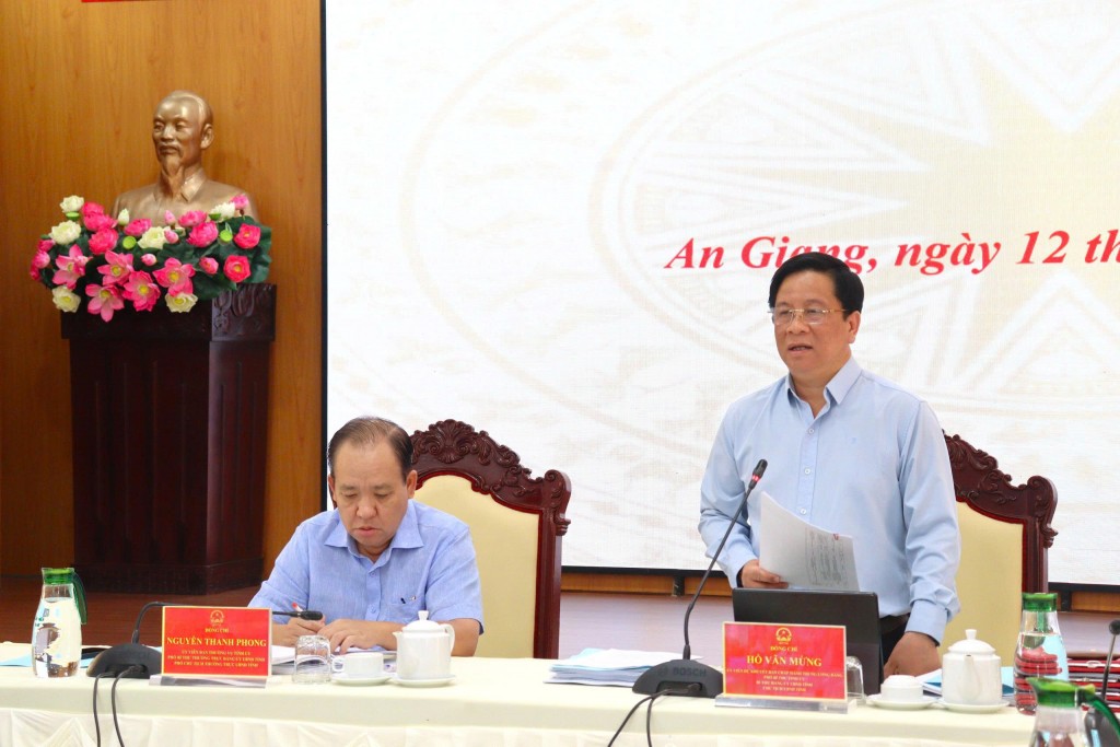 Ủy viên dự khuyết Ban Chấp hành Trung ương Đảng, Phó Bí thư Tỉnh ủy, Chủ tịch UBND tỉnh An Giang Hồ Văn Mừng phát biểu chỉ đạo tại cuộc họp