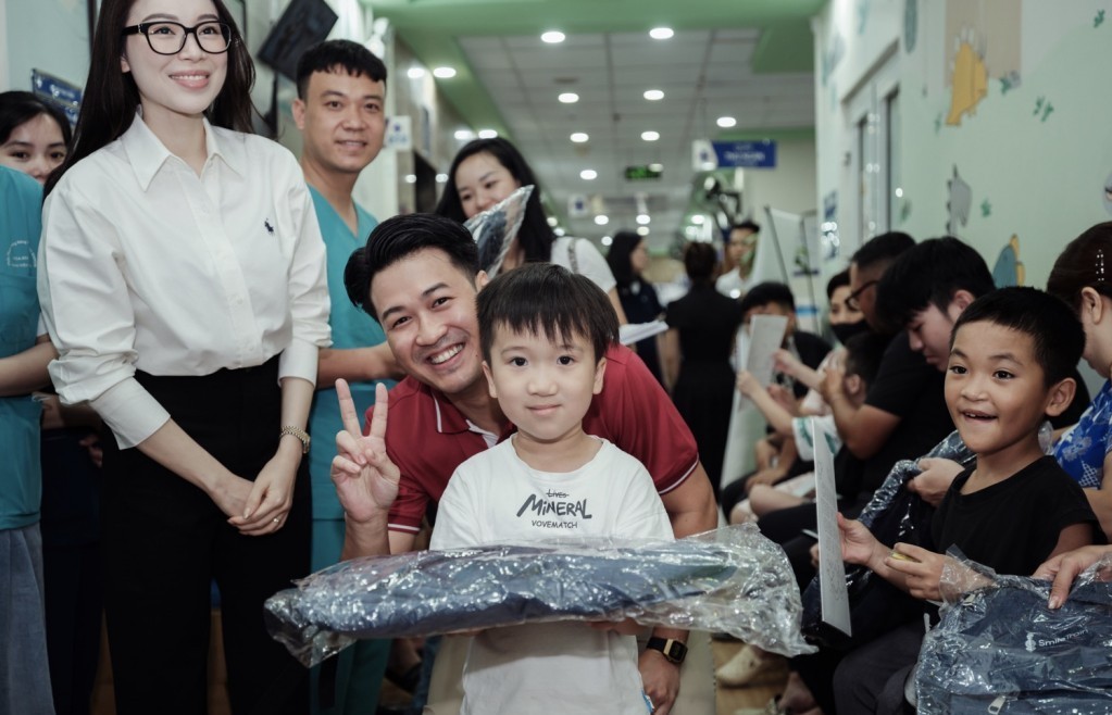 Gia đình ông Johnathan Hạnh Nguyễn quyên tặng 1,52 tỷ đồng cho tổ chức Smile Train