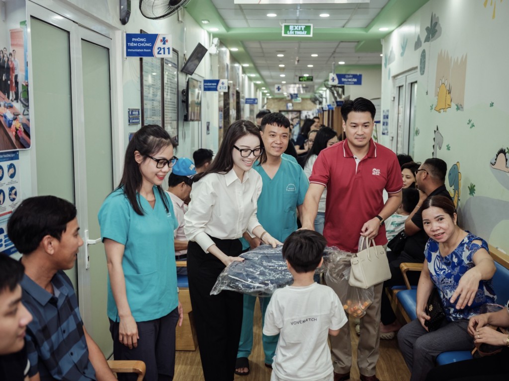 Gia đình ông Johnathan Hạnh Nguyễn quyên tặng 1,52 tỷ đồng cho tổ chức Smile Train