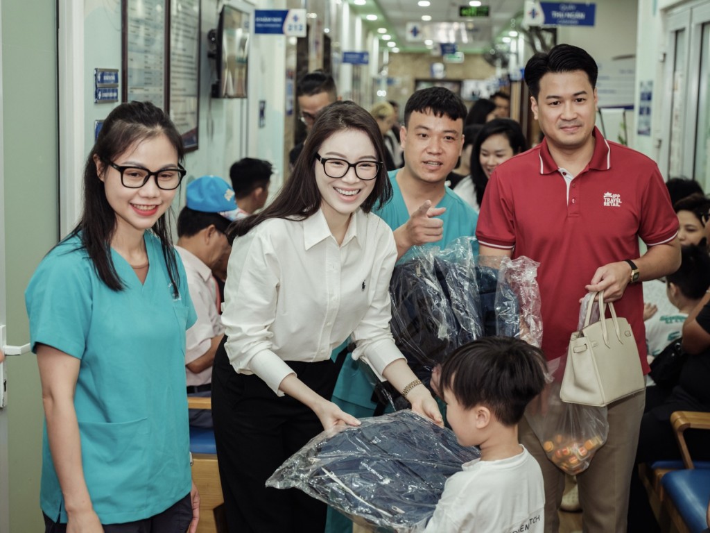 Gia đình ông Johnathan Hạnh Nguyễn quyên tặng 1,52 tỷ đồng cho tổ chức Smile Train