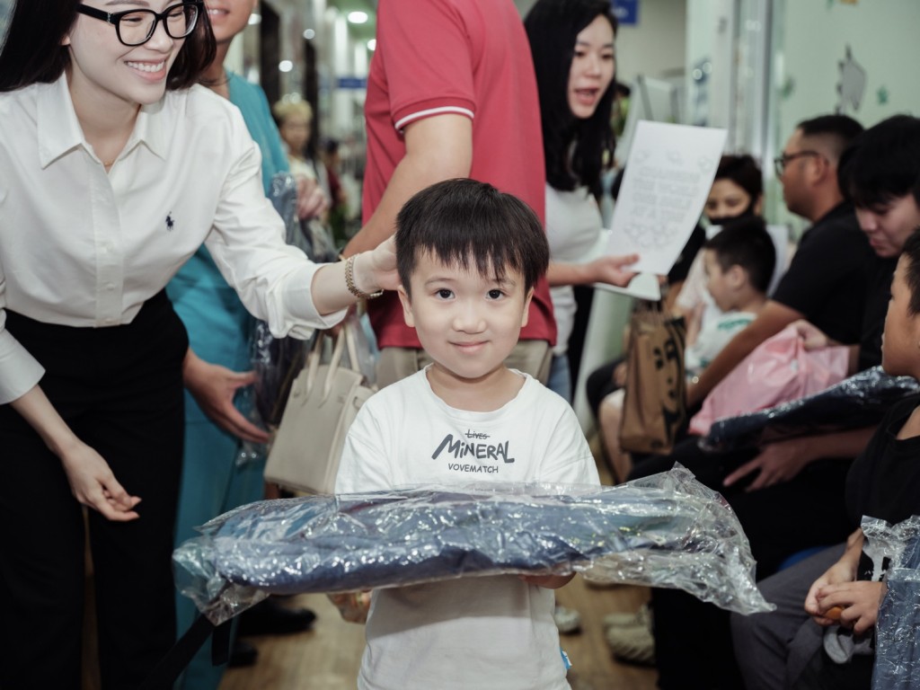 Gia đình ông Johnathan Hạnh Nguyễn quyên tặng 1,52 tỷ đồng cho tổ chức Smile Train