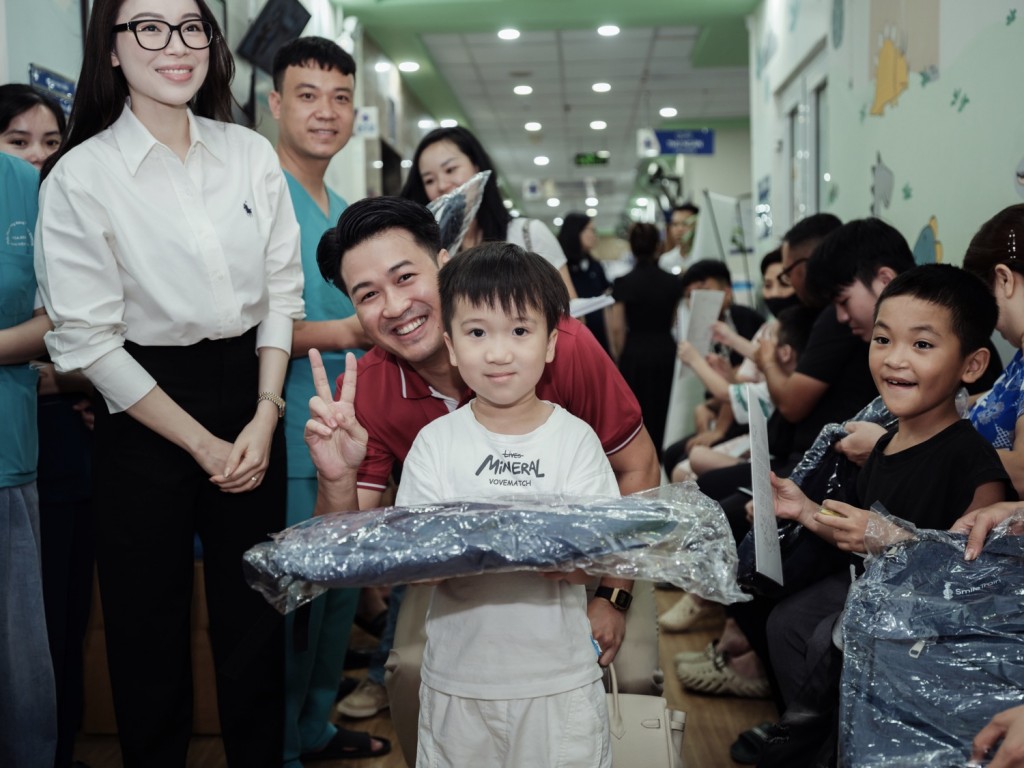 Gia đình ông Johnathan Hạnh Nguyễn quyên tặng 1,52 tỷ đồng cho tổ chức Smile Train