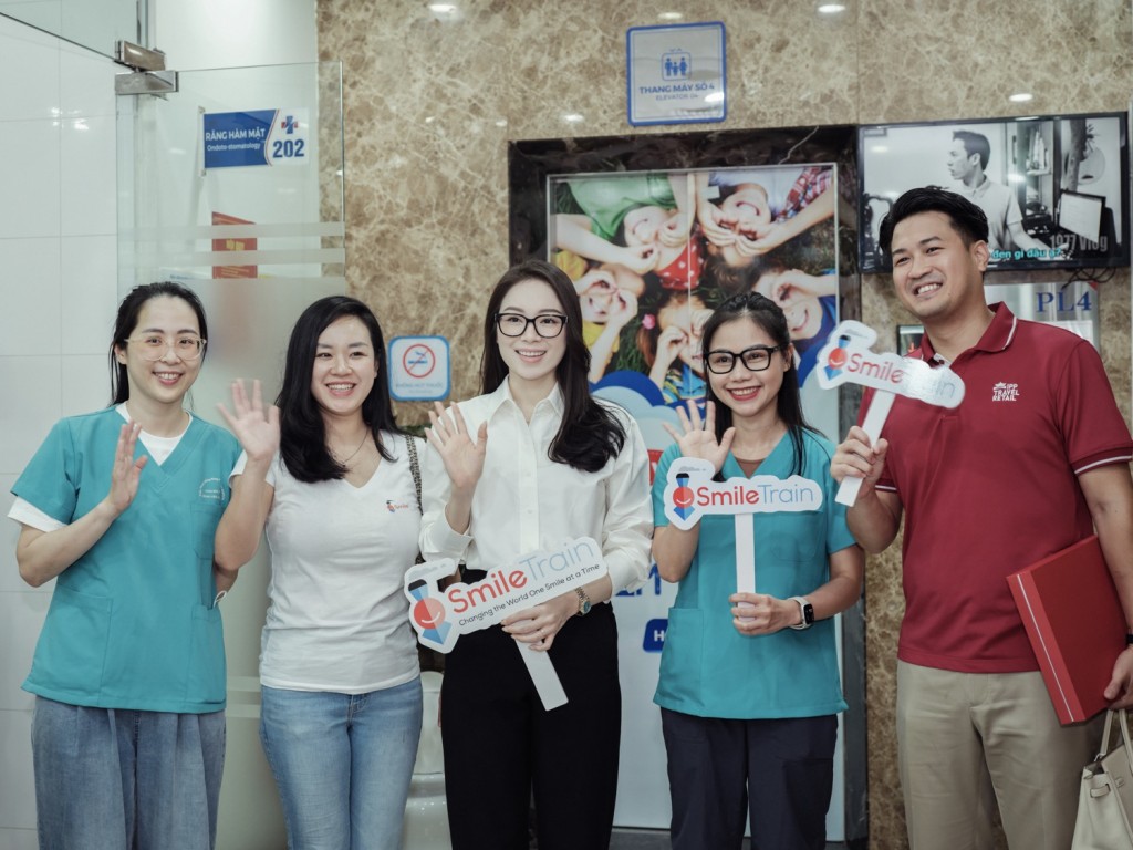 Gia đình ông Johnathan Hạnh Nguyễn quyên tặng 1,52 tỷ đồng cho tổ chức Smile Train