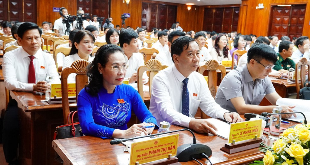 Các đại biểu tham dự kỳ họp tập trung thảo luận, phân tích những kết quả đạt được; thẳng thắn chỉ rõ hạn chế, yếu kém, khó khăn, vướng mắc phải tháo gỡ