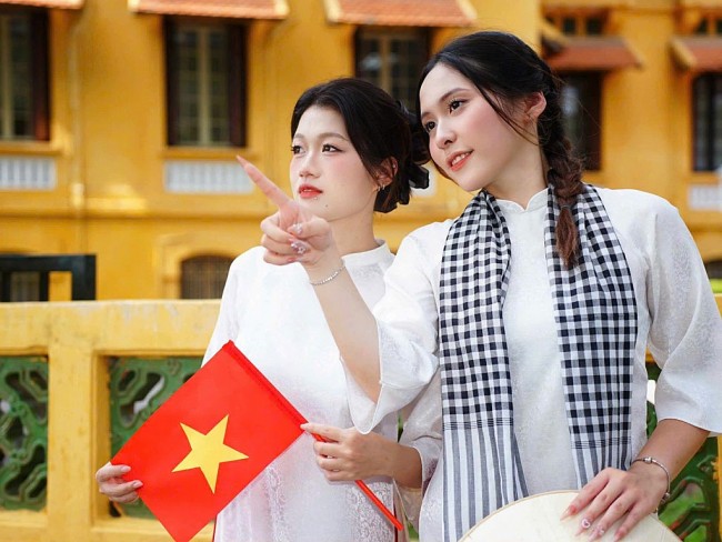 Giới trẻ kể chuyện yêu nước bằng… ảnh “check-in”