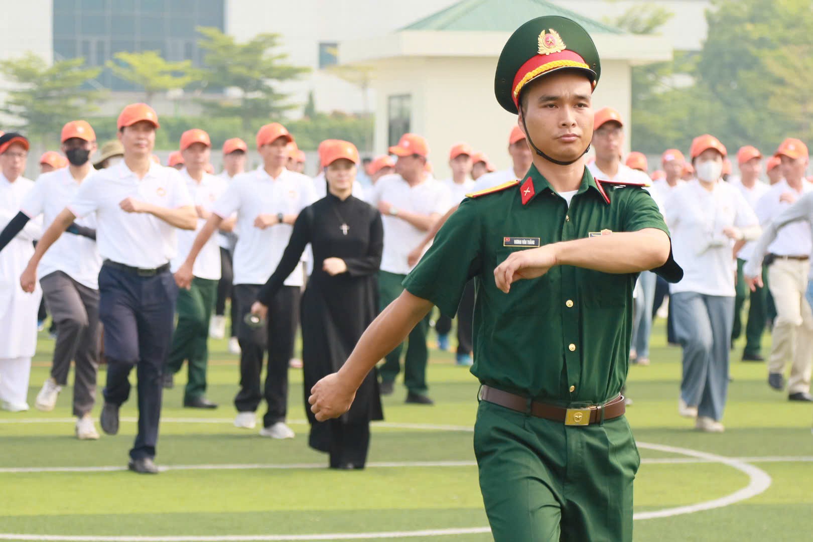 Vượt nắng, thắng mưa, rèn ý chí cho ngày hội lớn