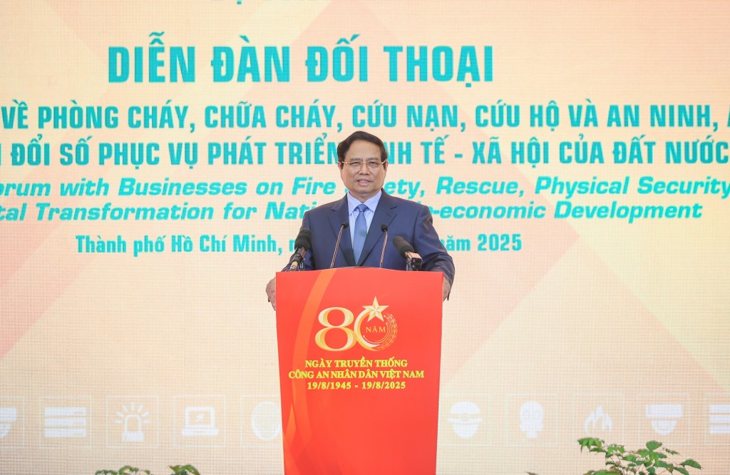 Thủ tướng Phạm Minh Chính dự Diễn đàn đối thoại với doanh nghiệp về phòng cháy, chữa cháy và cứu nạn, cứu hộ, an ninh, an toàn và chuyển đổi số phục vụ phát triển kinh tế - xã hội của đất nước - Ảnh: VGP/Nhật Bắc