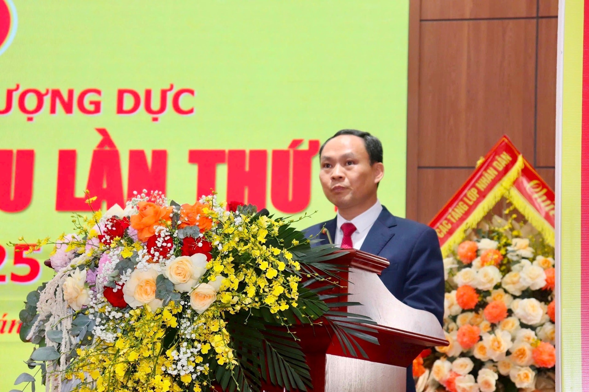 Bí thư Đảng ủy, Chủ tịch HĐND xã Phượng Dực Lê Văn Bính phát biểu tại Đại hội. Ảnh: Sơn Tùng