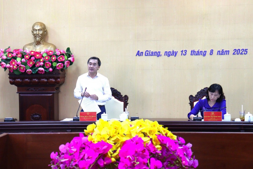 GS.TS Trần Văn Thuấn, Thứ trưởng Bộ Y tế phát biểu tại buổi làm việc