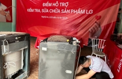 LG hỗ trợ sửa chữa thiệt bị điện tử cho người dân vùng lũ ở Nghệ An và Điện Biên