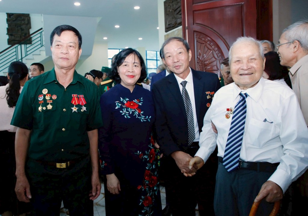 í thư Thành ủy Hà Nội Bùi Thị Minh Hoài với đại biểu tại buổi gặp mặt. Ảnh: Viết Thành