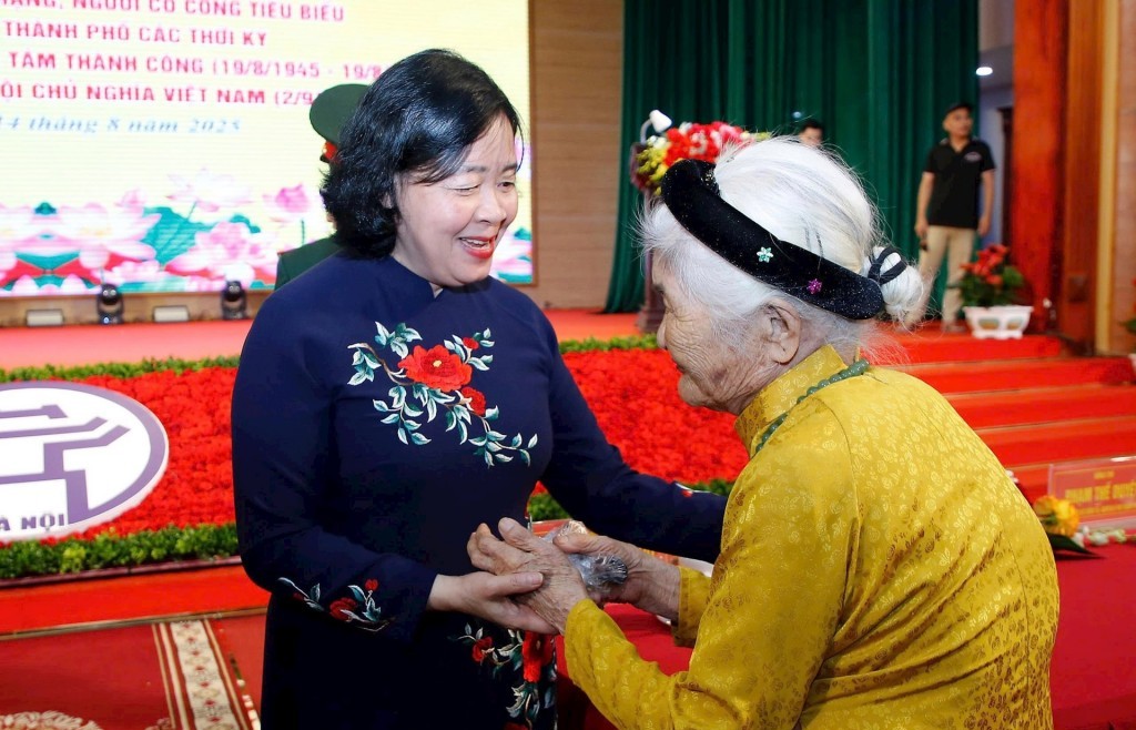 Tri ân người có công, sống có trách nhiệm hơn với Hà Nội