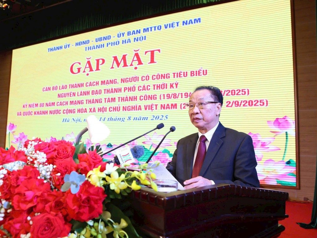 GS.TS Phùng Hữu Phú phát biểu tại buổi gặp mặt. Ảnh: Viết Thành