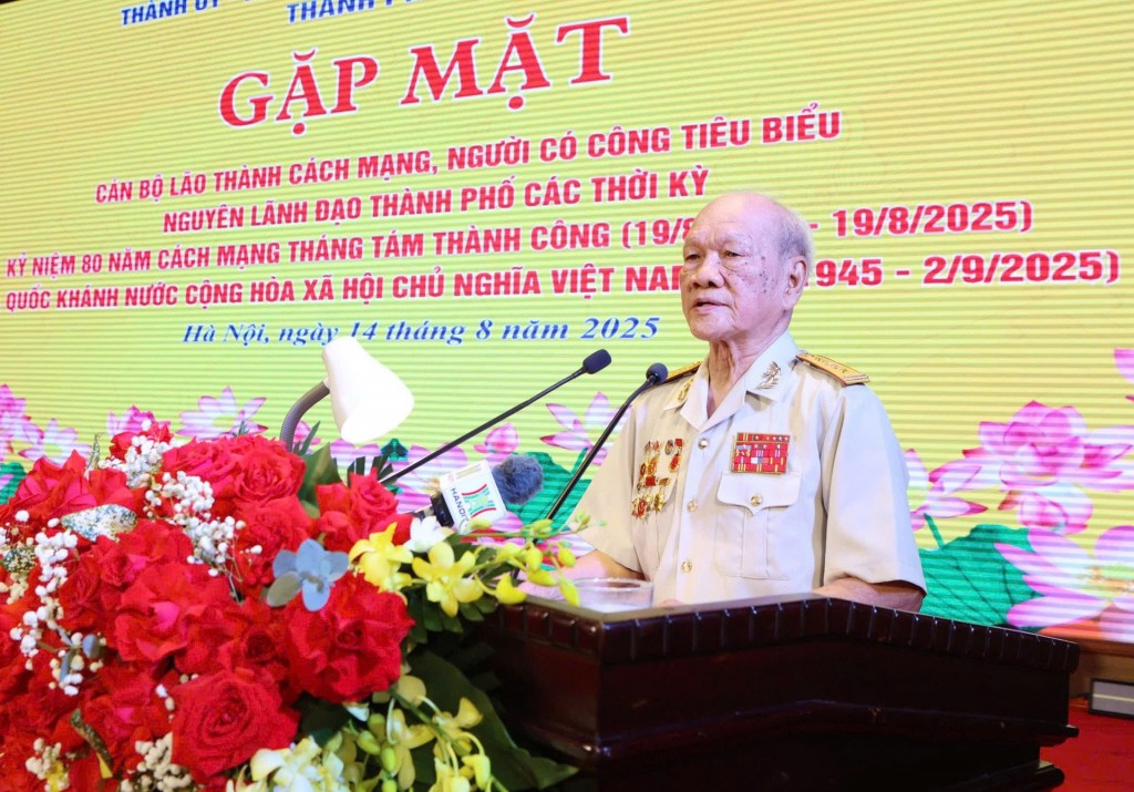Ông Nguyễn Hữu Tài, cán bộ tiền khởi nghĩa, nguyên Phó Cục trưởng Cục Quân huấn (Bộ Tổng tham mưu Quân đội nhân dân Việt Nam) phát biểu. Ảnh: Viết Thành