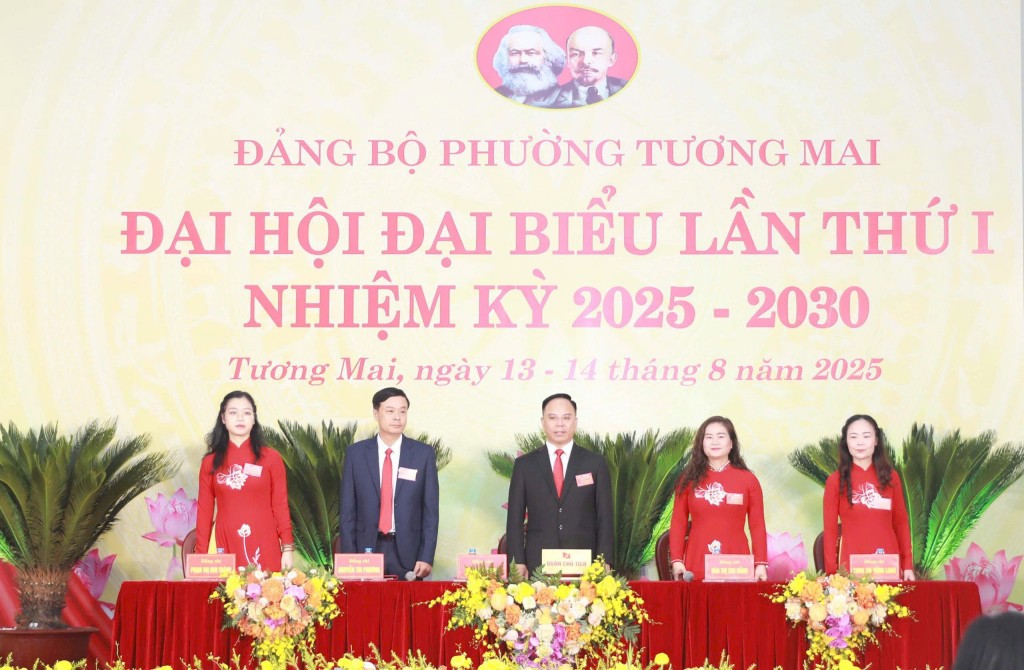 Đoàn Chủ tịch Đại hội