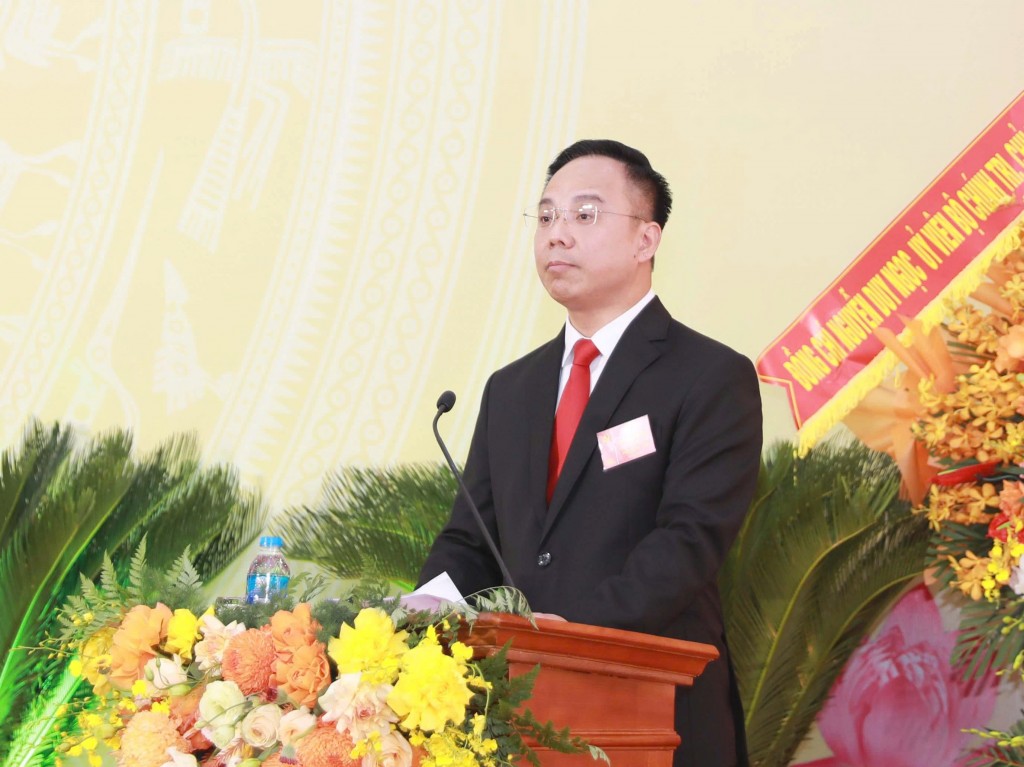 Đồng chí Võ Xuân Trọng, Bí thư Đảng uỷ, Chủ tịch HĐND phường Yên Sở trình bày nội dung Đại hội