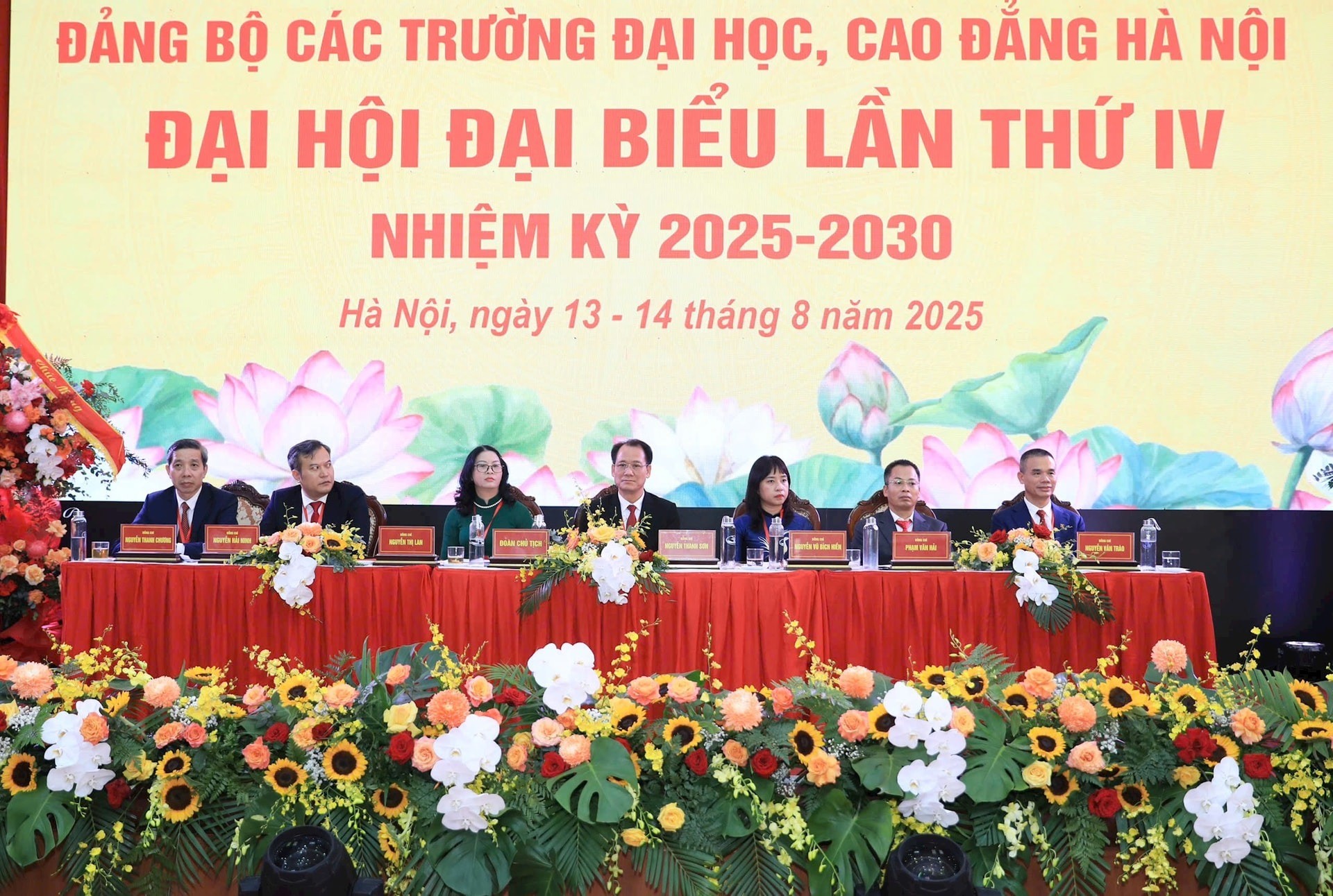Đoàn Chủ tịch Đại hội. Ảnh: Quang Thái