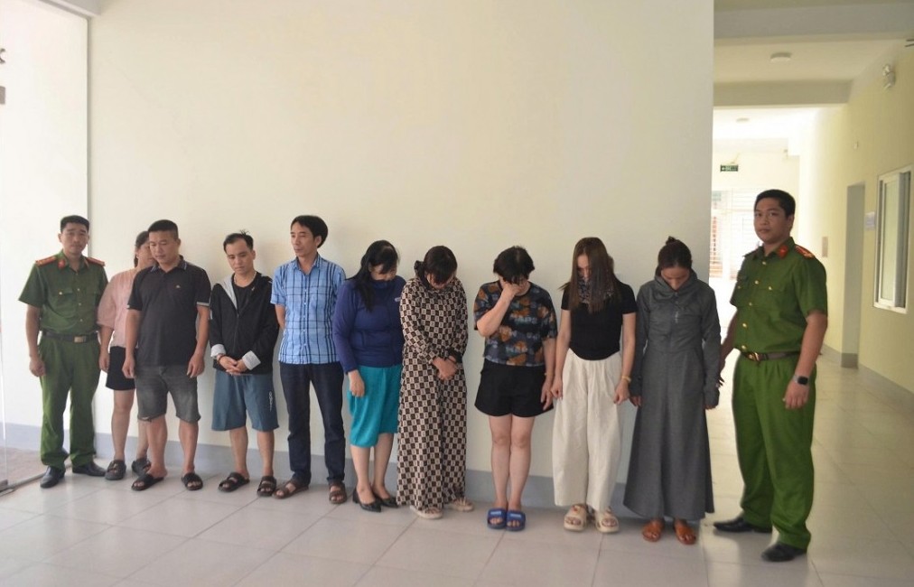 Nghệ An: "Nữ quái" cầm đầu ổ nhóm tổ chức đánh bạc sa lưới