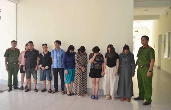 Nghệ An: "Nữ quái" cầm đầu ổ nhóm tổ chức đánh bạc sa lưới
