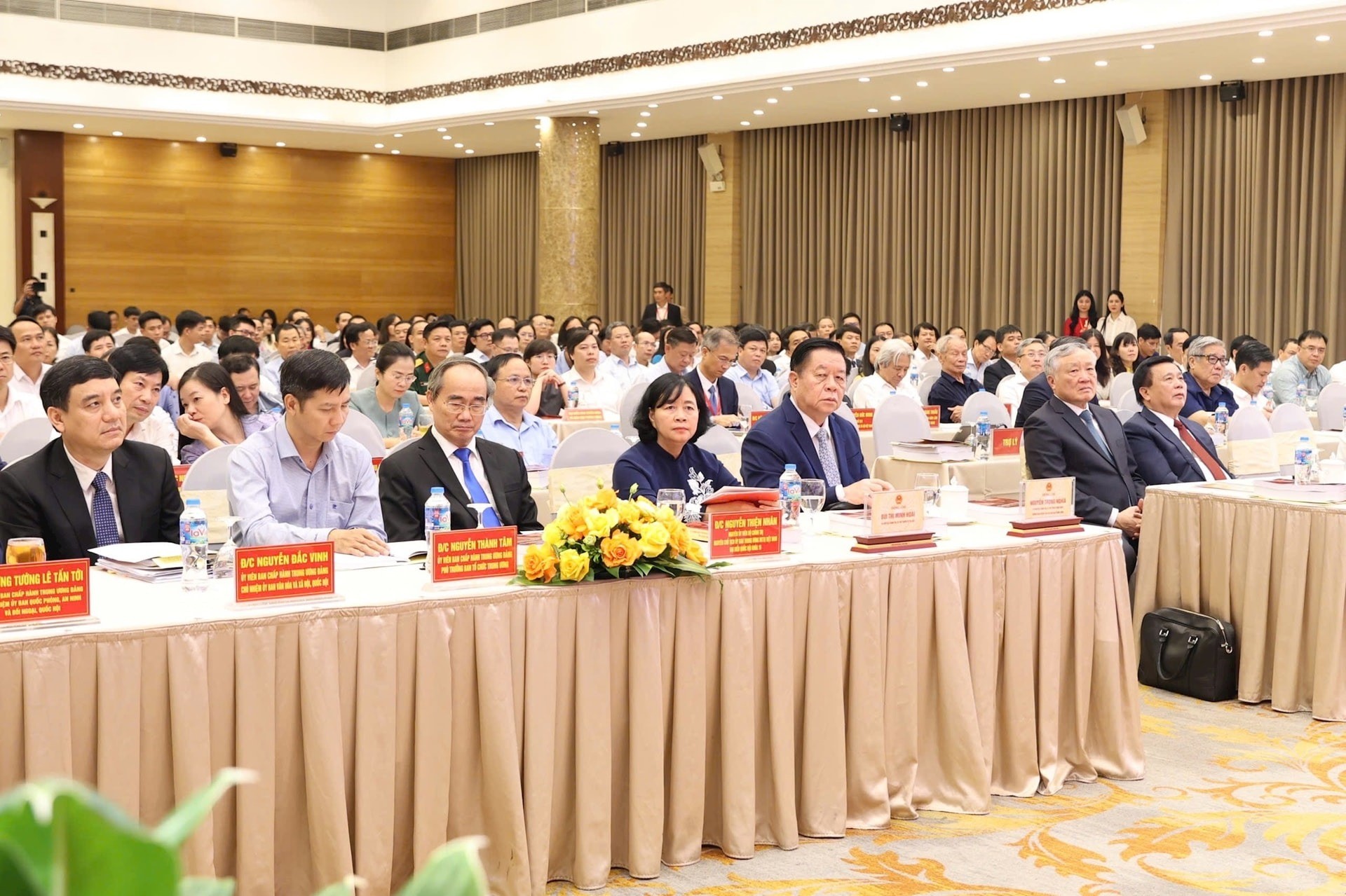 Đại biểu Trung ương và thành phố Hà Nội tham dự hội nghị