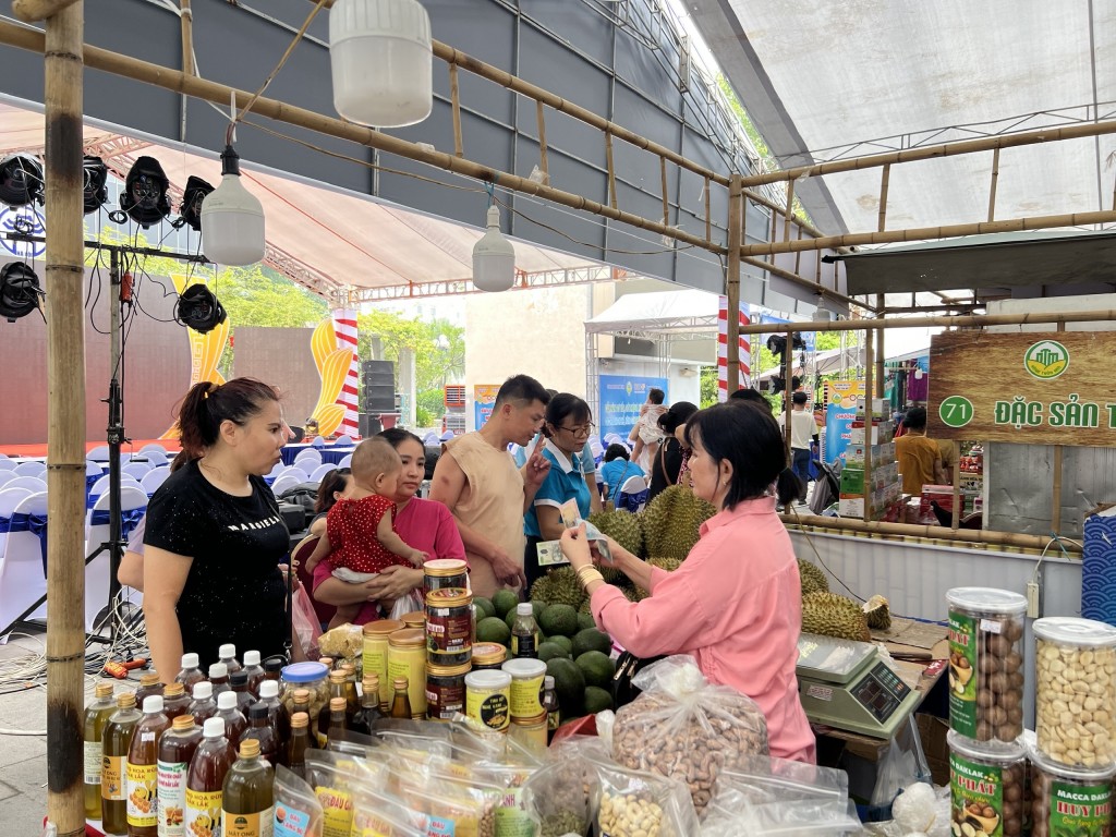 Hà Nội tổ chức Tuần hàng OCOP, sản phẩm làng nghề tại phường Đông Ngạc