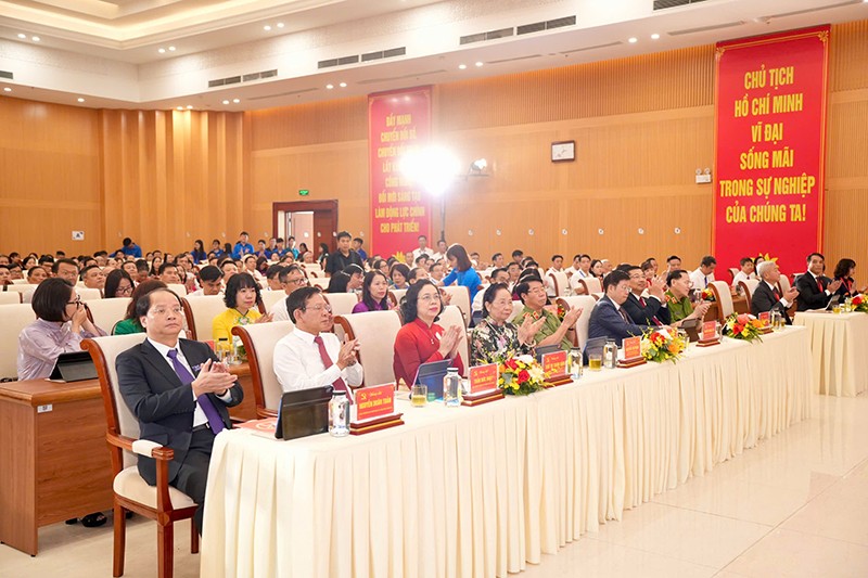 Các đại biểu khách quý về dự Đại hội