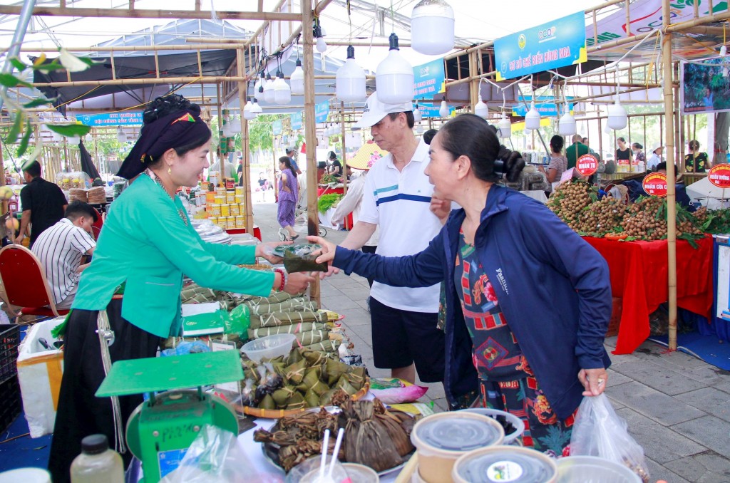 Hà Nội tổ chức Tuần hàng OCOP, sản phẩm làng nghề tại phường Đông Ngạc