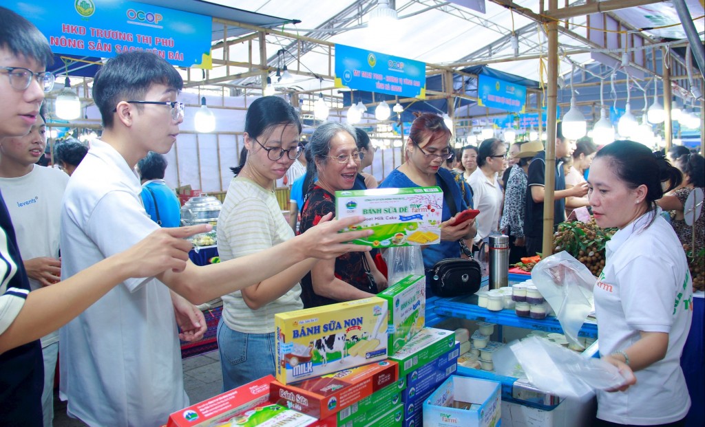 Nhiều khách hàng