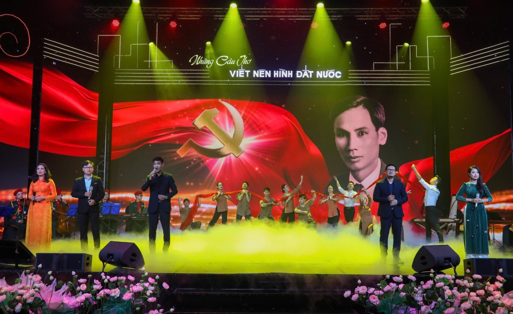 Sâu lắng, tự hào “Những câu thơ viết nên hình đất nước”