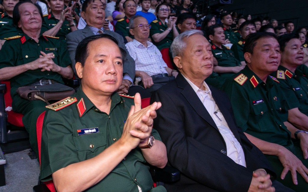 Sâu lắng, tự hào “Những câu thơ viết nên hình đất nước”