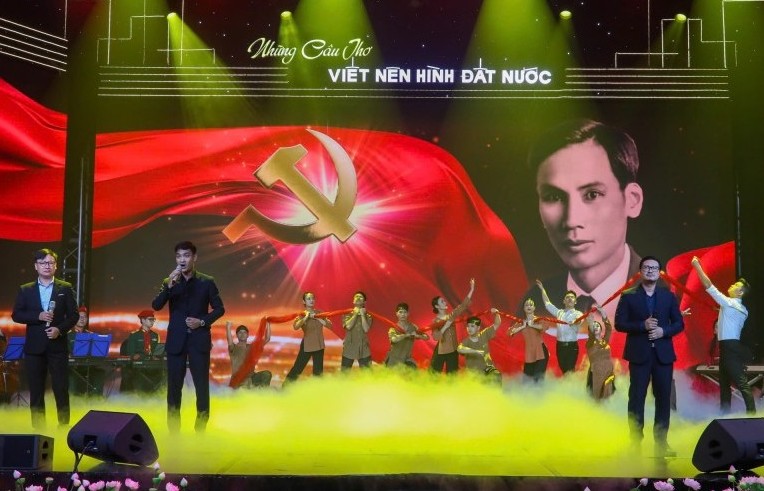Sâu lắng, tự hào “Những câu thơ viết nên hình đất nước”