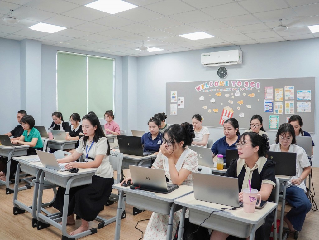 Ngọn lửa yêu nghề đưa cô giáo U50 chinh phục trí tuệ nhân tạo