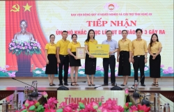 PVcomBank trao 1 tỷ đồng hỗ trợ Nghệ An khắc phục bão Wipha