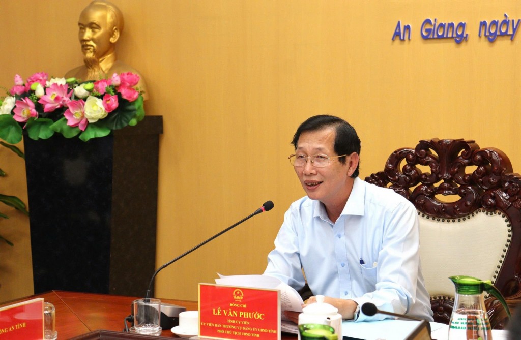 Phó Chủ tịch Ủy ban nhân dân tỉnh Lê Văn Phước phát biểu chỉ đạo cuộc họp