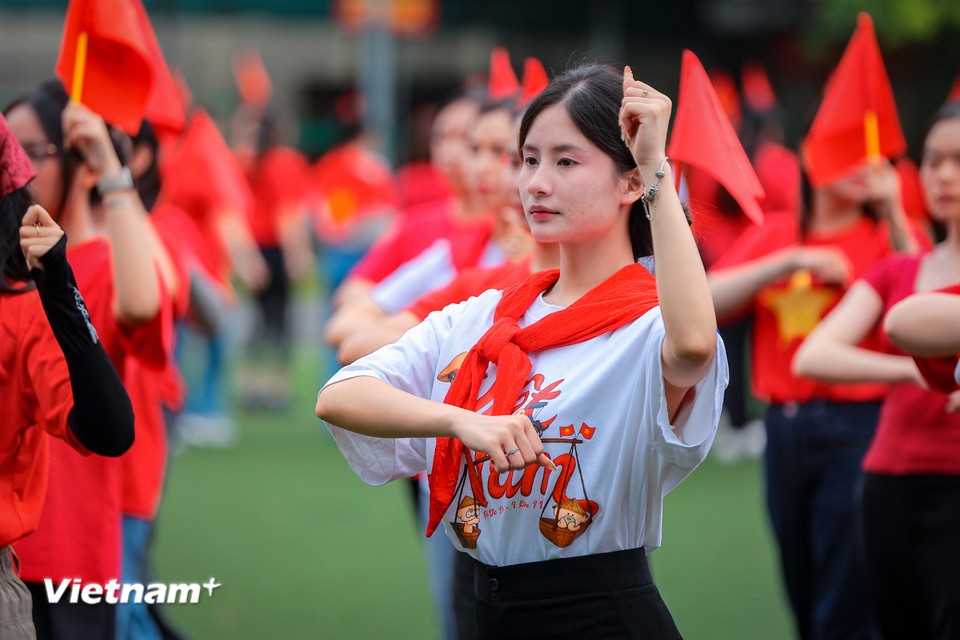 Những nhà báo cùng bước chân kiêu hãnh tiến về đại lễ