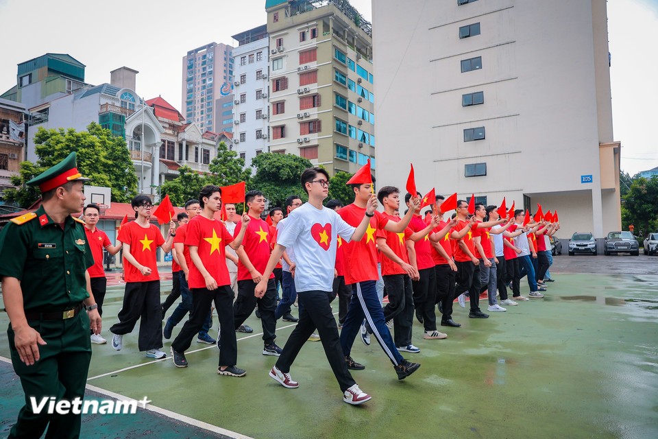 Những nhà báo cùng bước chân kiêu hãnh tiến về đại lễ