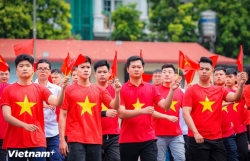 Những nhà báo cùng bước chân kiêu hãnh tiến về đại lễ