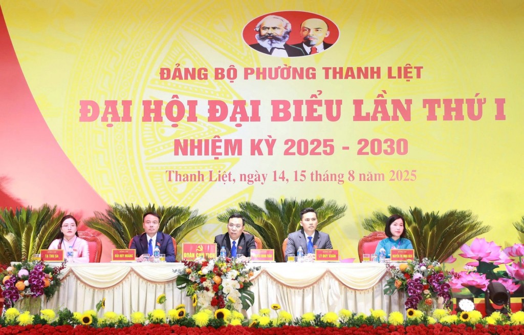 Đoàn chủ tịch điều hành đại hội