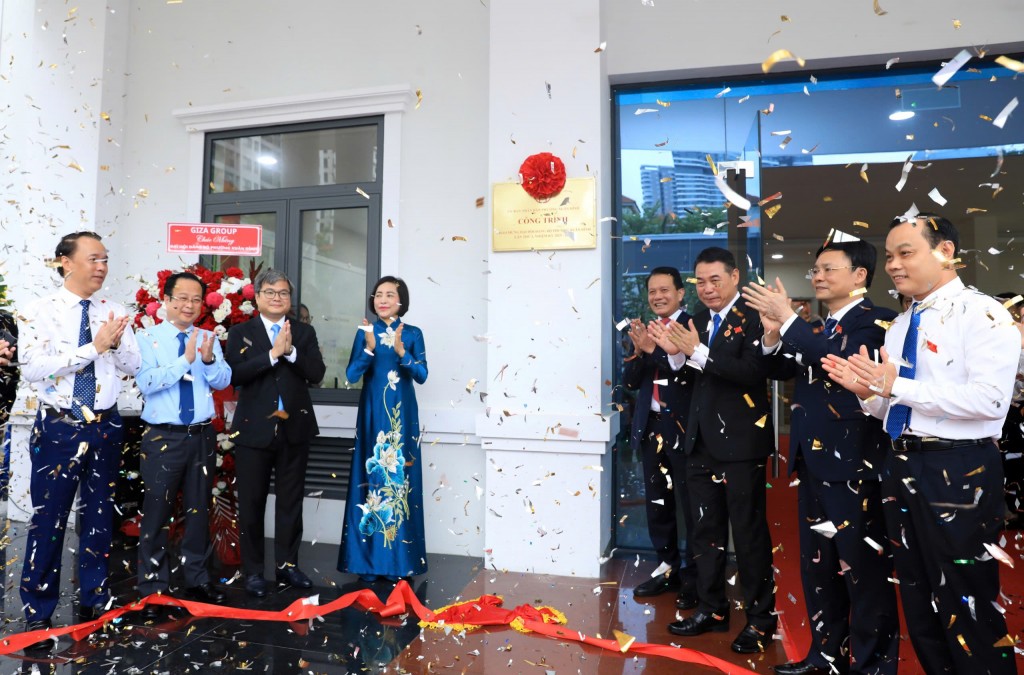 Trước đó, các đại biểu tham dự khánh thành công trình chào mừng Đại hội