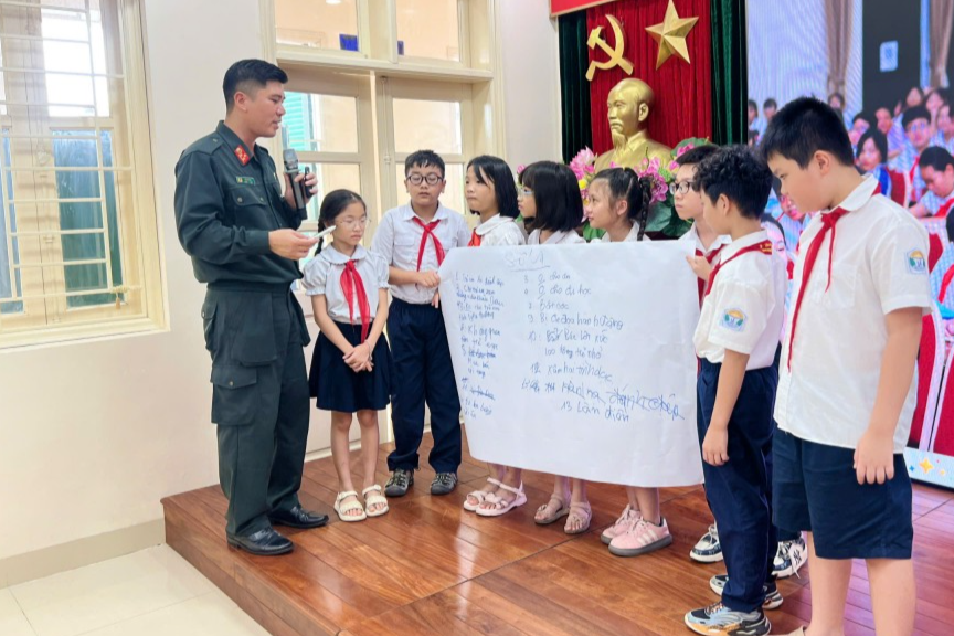 Cảnh sát cơ động “mách nước” thoát hiểm, phòng chống bạo lực học đường