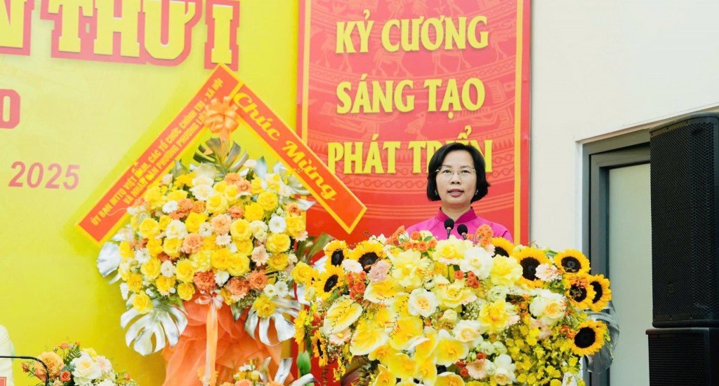 Ủy viên Ban Thường vụ Thành ủy, Trưởng đoàn công tác số 14 của Thành ủy Bùi Huyền Mai phát biểu chỉ đạo đại hội. Ảnh: Việt Tuấn