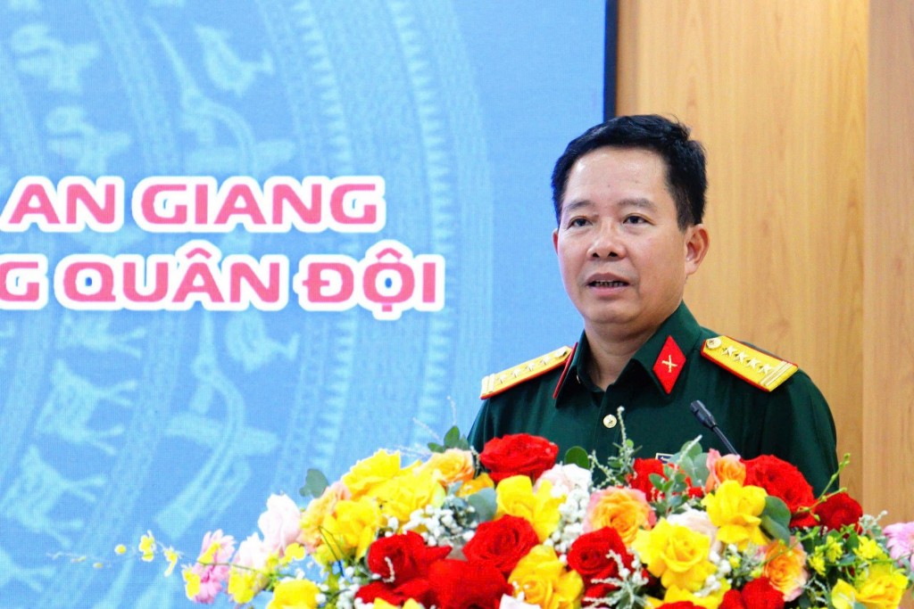 Đại tá Đào Xuân Vũ, Phó Tổng Giám đốc Tập đoàn Viettel phát biểu tại lễ ký kết